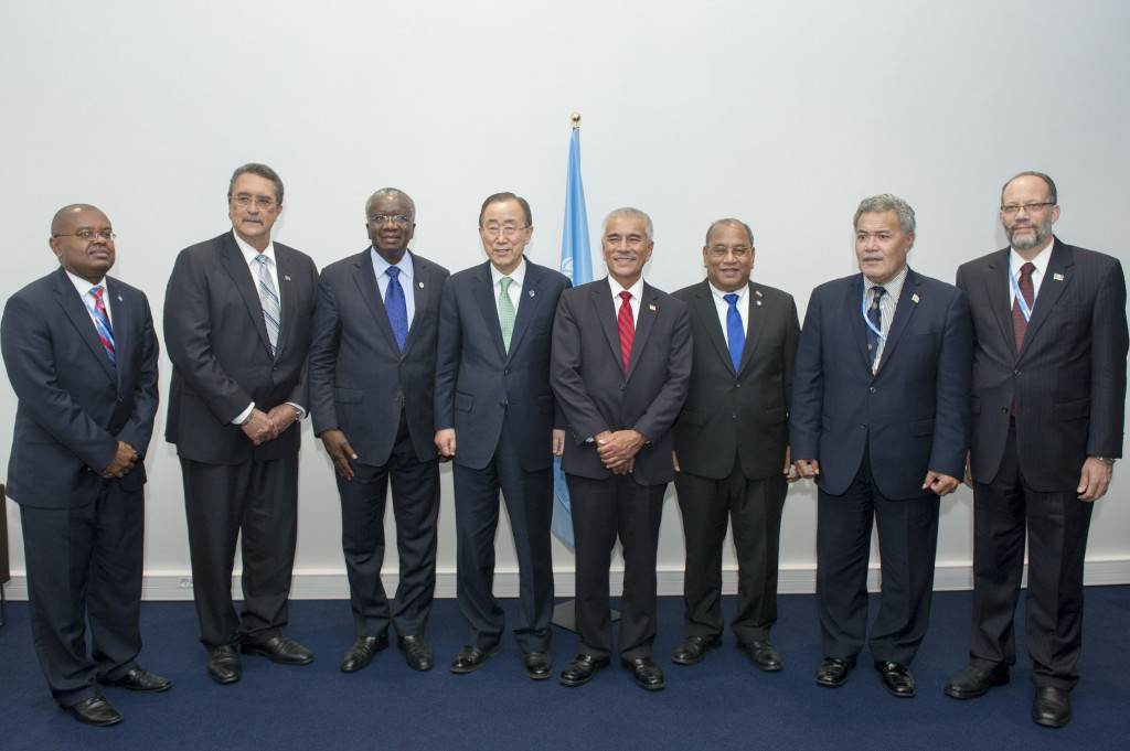 Ban Ki-moon meets with leaders of Small Island Developing States in Paris. 